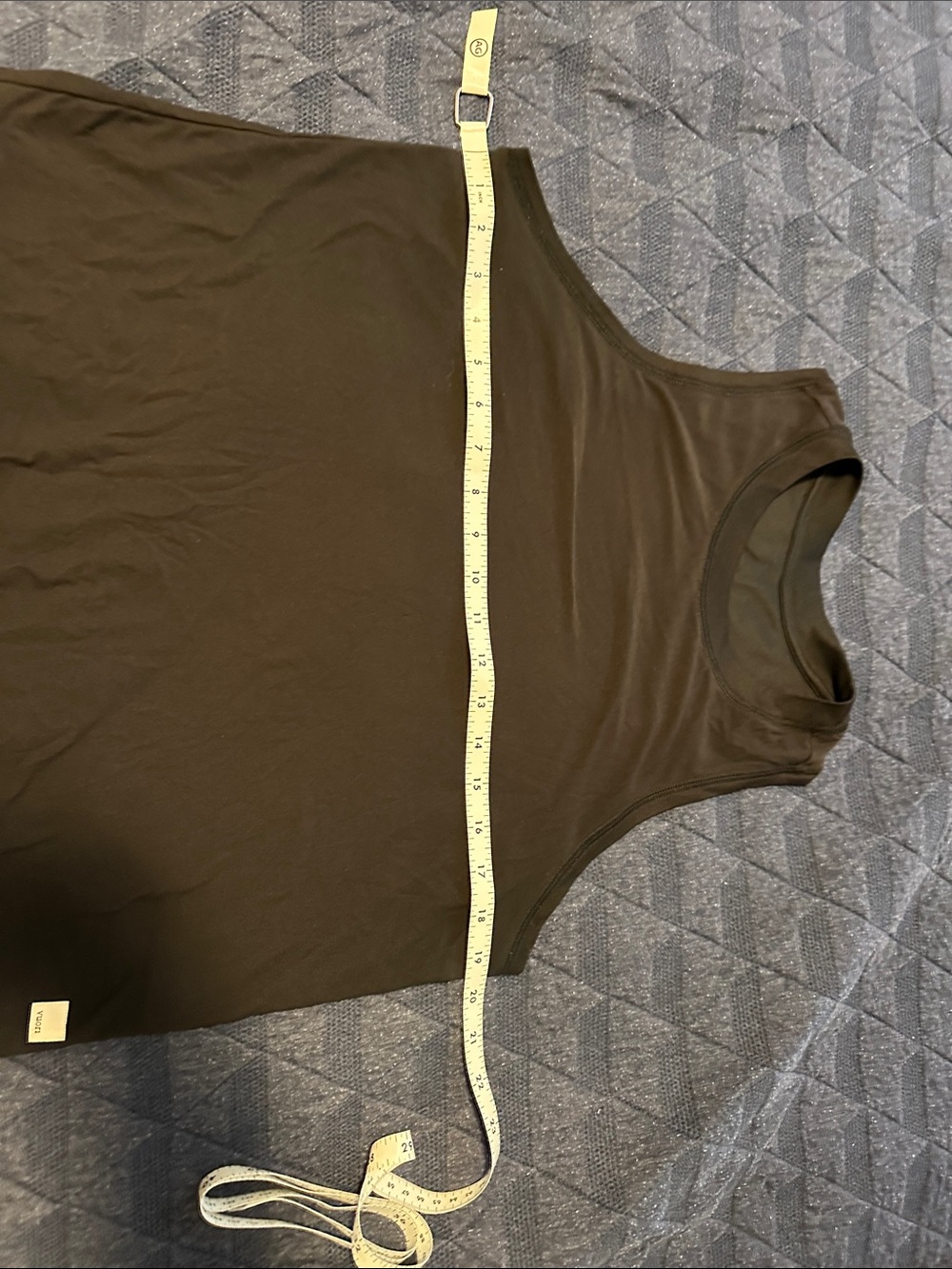 Vuori Black Energy Tank - Picture 8 of 8